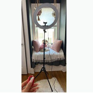 NEEWER 18" LED Ring Light Kit - LIGHTLY USED 💡✨